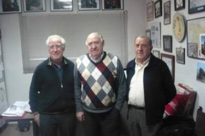 De izquierda a derecha, Miguel García, Durruti y Moisés Delgado, esta pasada semana.