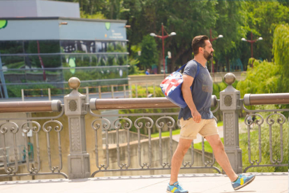 León entra de lleno en el verano con los termómetros cerca de los 30 grados. RAMIRO