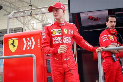 Mick Schumacher al volante del Ferrari, en Baréin.