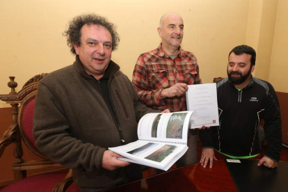 Gaztelumendi, García de Celis y Fernández, en la presentación de ayer en Villafranca.