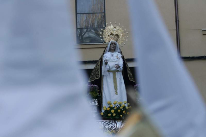 La Virgen de las Lágrimas ofrecerá su nuevo aspecto tras ser restaurada. JESÚS F. SALVADORES