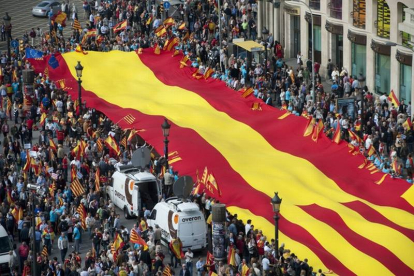 Banderas en la plaza de Cataluña, el 12-O.