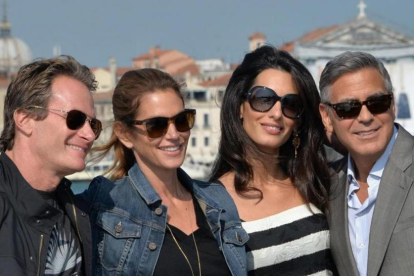 De izquierda a derecha, Rande Gerber, Cindy Crawford, Amal Alamuddin y George Clooney, el 26 de septiembre del 2014 en Venecia.