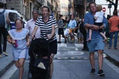 Los medios internacionales ha difundido numerosas fotos de turistas huyendo del lugar del atentado.