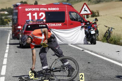 Un ciclista ha muerto hoy tras ser atropellado por un vehículo en el término municipal navarro de Erice de Iza.