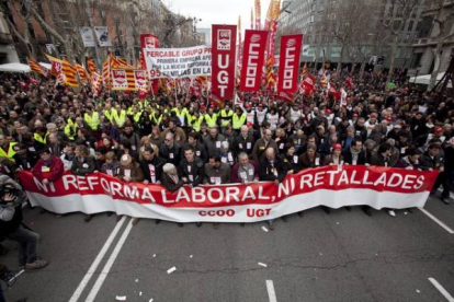 Pancartas contra la reforma laboral, en Barcelona. Foto: FERRAN NADEU