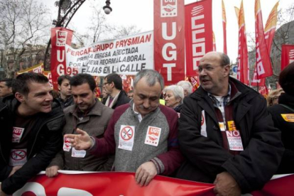 Los representantes sindicales de UGT y CCOO en las protestas de Barcelona. Foto: FERRAN NADEU
