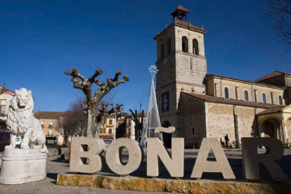 La localidad de Boñar celebra por todo lo alto sus fiestas en honor a San Roque. FERNANDO OTERO
