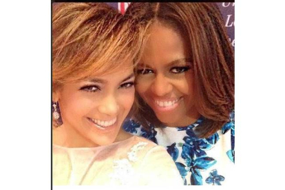 Jennifer López, orgullosa junto a Michelle Obama.