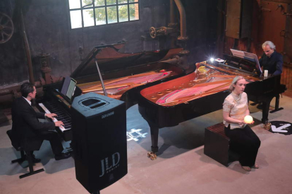 Eduardo Frías, Ashely Bell y Pedro Halffter interpretaron la ópera ‘Klara’ en la sala de calderas. LDM
