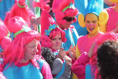 No faltó la fantasía propia de un desfile de Carnaval. ANA F. BARREDO