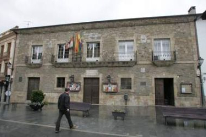 El Ayuntamiento de Villafranca guarda en depósito los dos cuadros embargados por el TSJ.