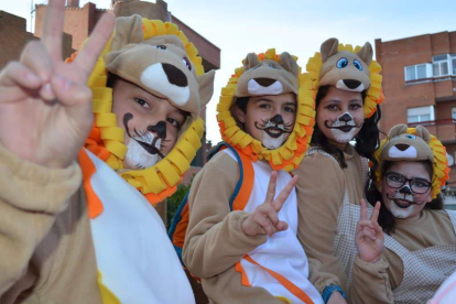 Un grupo de simpáticos leones. MEDINA