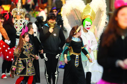 Carnaval de ayer por la tarde en las calles de Ponferrada. L. DE LA MATA.