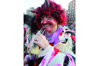 Carnaval de ayer por la tarde en las calles de Ponferrada. L. DE LA MATA.