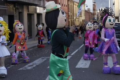 El grupo 'Las Fofuchas' fue el ganador del Carnaval de Cistierna 2017. CAMPOS