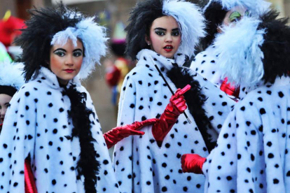 Unas Cruella de Vil para el desfile. RAMIRO