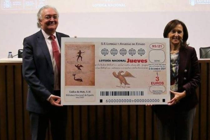 Jesús Huerta, director de Loterías, y Ana Santos, de la BNE. BNE