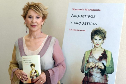 Karmele Marchante, durante la presentación de un libro en 2003. EMILIO NARANJO