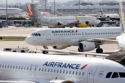 Aviones de Air France parados en el Aeropuerto de Orly.