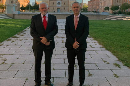 Ricardo Rivero, rector de la Universidad de Salamanca, y Macario Fernández, presidente de Latem. DL