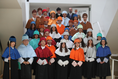 Profesores y autoridades, en la celebración del acto de apertura del curso académico en el Campus de Ponferrada. L. DE LA MATA