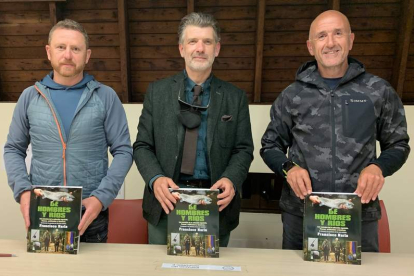 David García Ferreras, Francisco Narla y Pablo Castro Pinos en la presentación del libro. DL