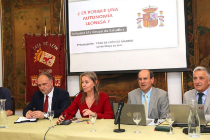 Un momento de la charla de Iniciativa Autonómica Leonesa. B. ORDÓÑEZ