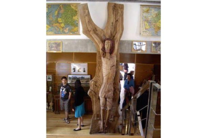 El Cristo del Haya de la Humildad, obra del polifacético artista Saturnino Alonso.