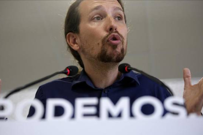 El líder de Podemos, Pablo Iglesias, en la rueda de prensa que ha ofrecido este lunes en la sede de su partido.