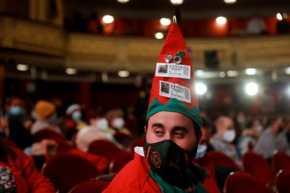 Ambiente antes del sorteo de la Lotería de Navidad celebrada en el Teatro Real de Madrid este miércoles. EFE/ Juan Carlos Hidalgo