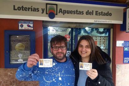 La lotera de Villamañán celebra el quinto premio con otro agraciado. ARMANDO MEDINA