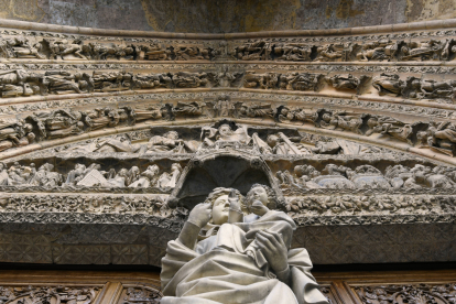 La impresionante Portada del Juicio Final en la Catedral de León, en cuya cumbre está representada la infanta María. DL