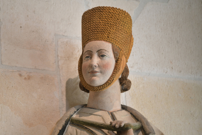 Posible representación de la reina Beatriz de Suabia en el Claustro de la catedral de Burgos. DL