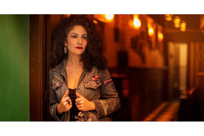 Bajo el nombre de Roni Di Capo, la leonesa Verónica Costilla presenta su disco homónimo que resume tanto sus gustos musicales como su talento. JUAN PÉREZ FAJARDO