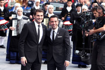 Iker Casillas y Xavi Hernández. J.L. Cereijido.