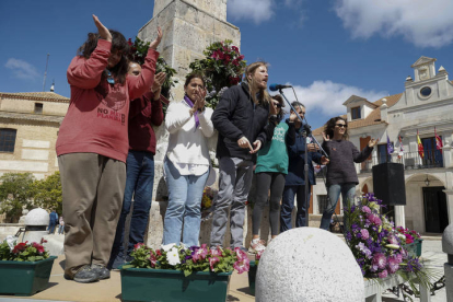 Pablo Fernández (c), secretario autonómico de Podemos, durante la celebración en Villalar de los Comuneros (Valladolid) del Día de Castilla y León. R. GARCÍA