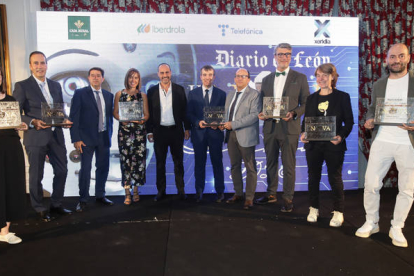 Foto de familia de los premiados. RAMIRO/FERNANDO OTERO