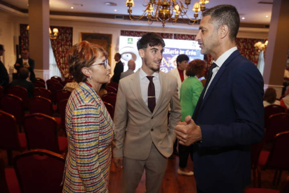 María Jesús Soto, de Andbank, junto a Borja Martínez y Francisco González. RAMIRO/FERNANDO OTERO