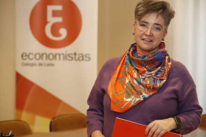 Nuria González Rabanal, decana del Colegio de Economistas de León. RAMIRO