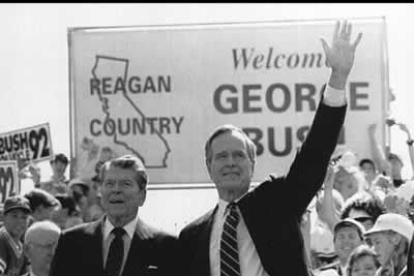También republicano, había sido vicepresidente con Reagan. Ganó la primera guerra del Golfo, pero perdió las elecciones contra Bill Clinton.