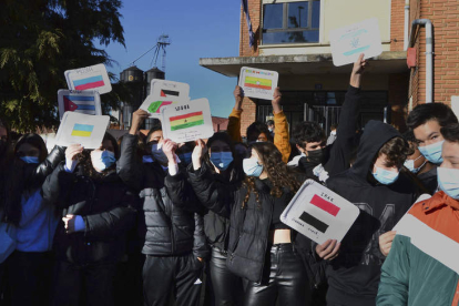Los estudiantes se manifestaron contra los distintos conflictos bélicos mundiales. DL