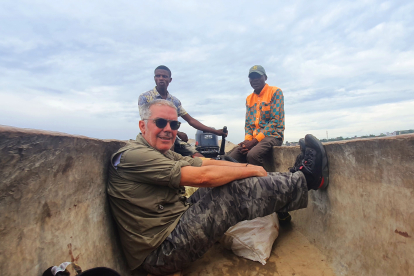 Cruzando el río del Congo hacia la orilla izquierda desde Kisangani.