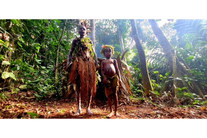 Bosquimanos pigmeos en la selva del Congo. MANUEL FÉLIX