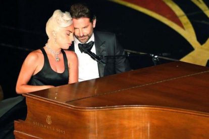 Lady Gaga y Bradley Cooper, en su actuación en la gala de los Oscar.