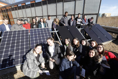 Estudiantes de Veguellina de Órbigo en la visita a la Escuela de Minas y Energía. MARCIANO PÉREZ