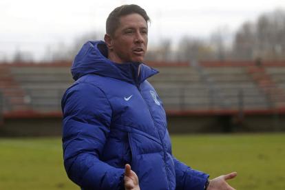 Fernando Torres, técnico del Atlético, se llevó los puntos. FERNANDO OTERO