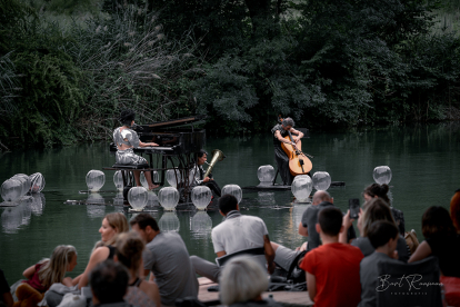 Fotografía del espectáculo de Le Piano du Lac en su gira. BART.RAAMAN