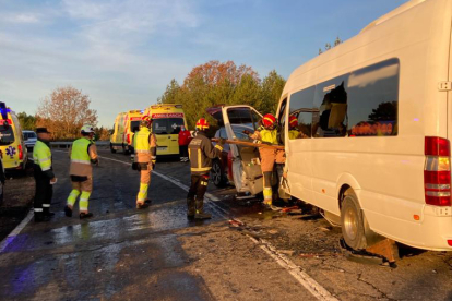 Accidente de tráfico en Vegas del Condado. BOMBEROS DE LEÓN