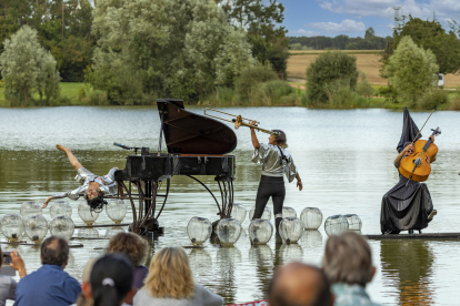 Fotografía del espectáculo de Le Piano du Lac en su gira. PHILIPPE BERGER